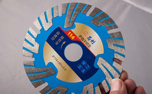 昌利鋸片混凝土牆切割片攻克牆槽難題