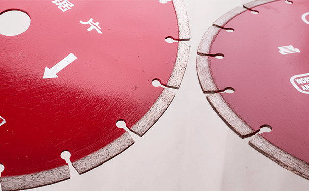 金剛石切割片切割時怎樣操作更有利於金剛石刀頭?