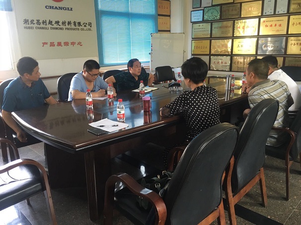市經信委領導來湖北昌利公司座談，調研金剛石工具產業發展情況