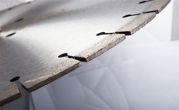 對混凝土鋸片進行研磨，需要注意什麼?