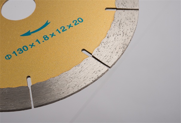 被微晶石鋸片切割後的微晶石還需要進行哪些工序完成鋪貼呢？