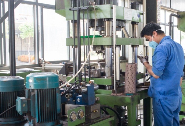 石材切割片廠家為什麼要選擇選用預合金胎體金屬粉粉末？