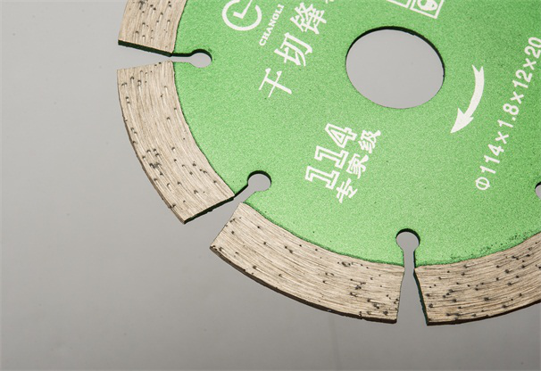 石材切割片加工後的石材應該怎樣預防出現刮痕呢？