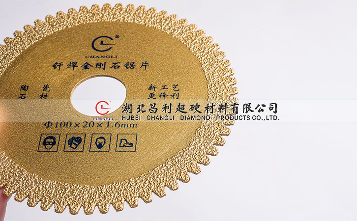 這方法有利於防止金剛石鋸片的偏差，從而提高石材加工質量